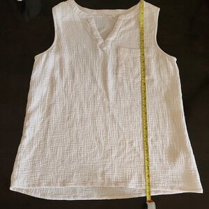 Sleeveless White Top With Front Pocket